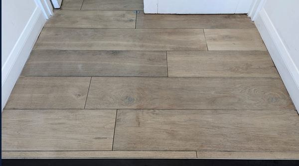 Entrance floor after the deep clean, restored to its original light tone